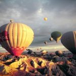 Ngắm khinh khí cầu là hoạt động được yêu thích hàng đầu của Cappadocia